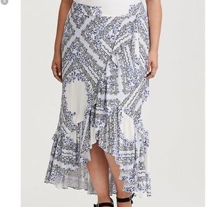 NWT Torrid Blue Floral Border Challis Wrap Skirt
